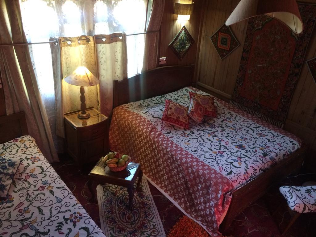 Akbar Group Of Heritage Houseboats Nagin Bagh Exterior foto