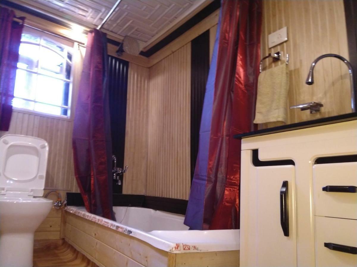 Akbar Group Of Heritage Houseboats Nagin Bagh Exterior foto